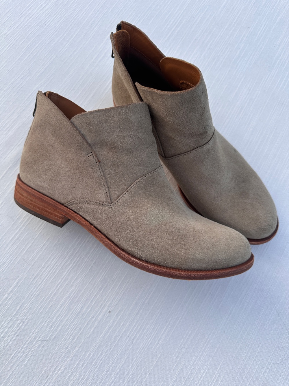 Kork-Ease Women’s Ryder Taupe Suede Ankle Booties | 9